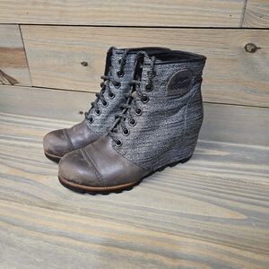 Sorel Women's Gray and Brown Wedge Boots